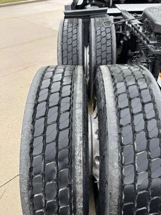 2023 Freightliner Cascadia - image 11