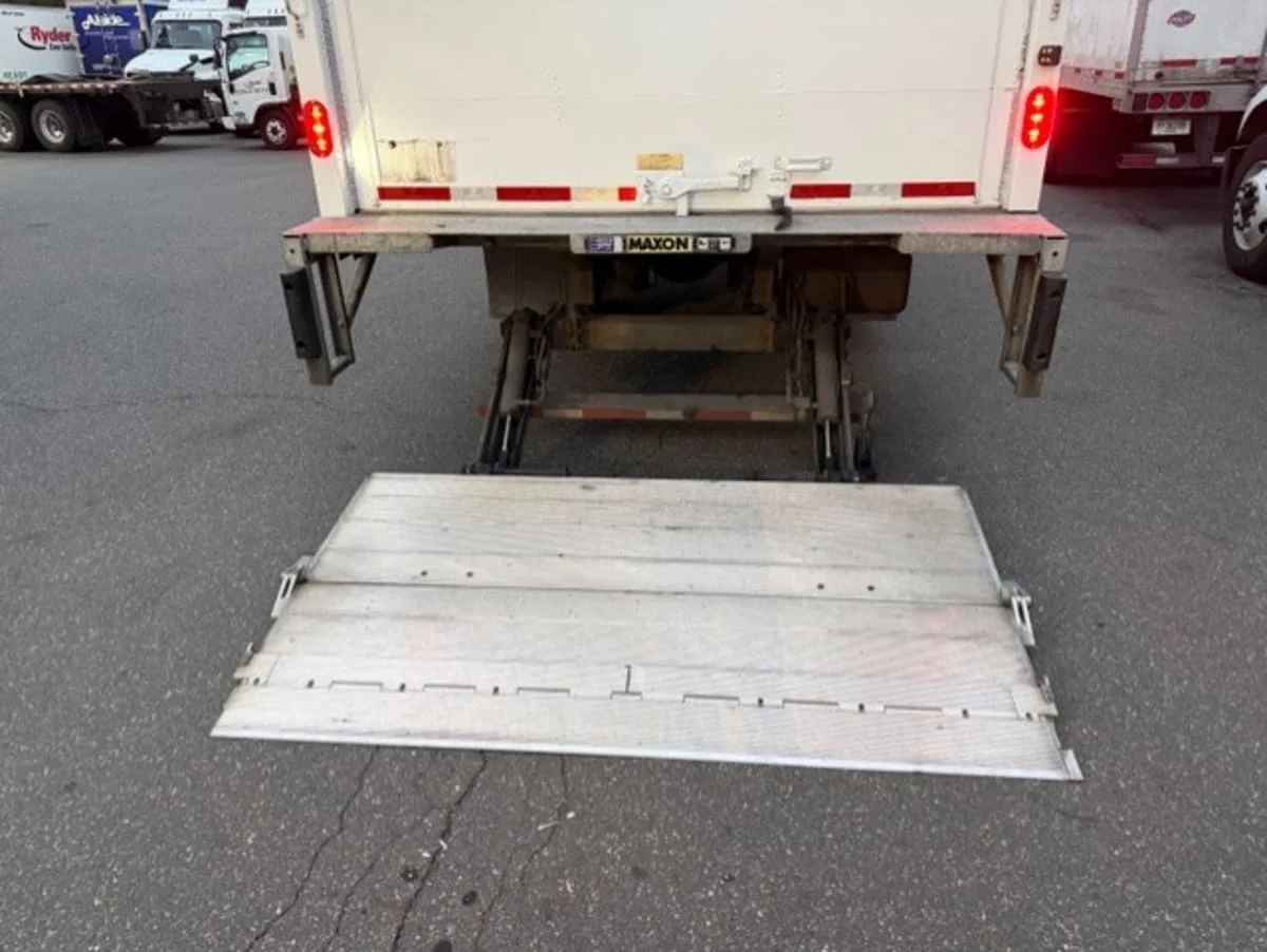 2019 International 4300 in Farmingdale, NY — photo 11