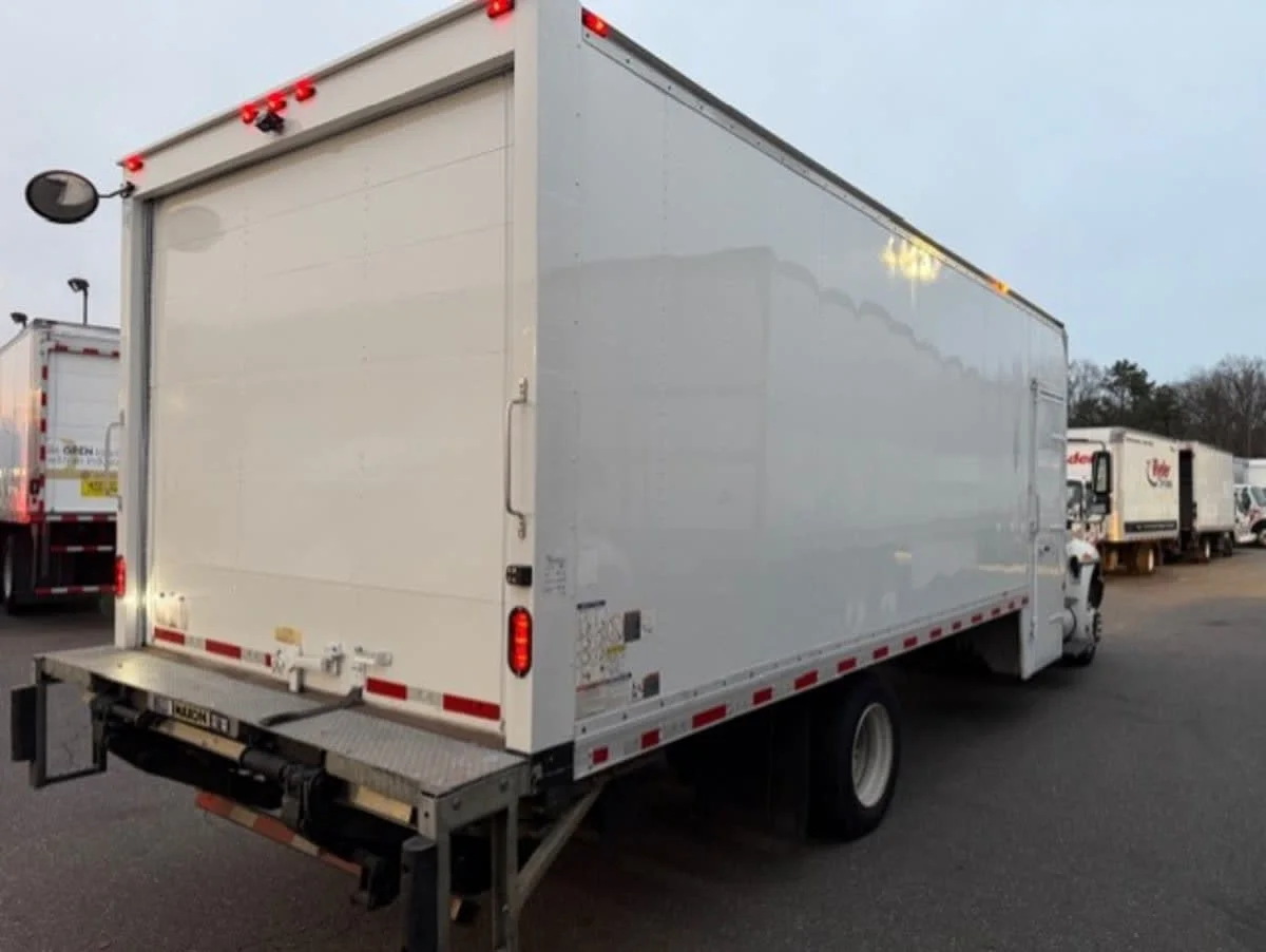 2019 International 4300 in Farmingdale, NY — photo 4
