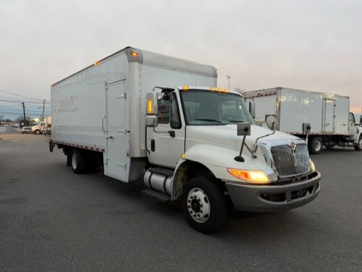 2019 International 4300 in Farmingdale, NY — photo 3