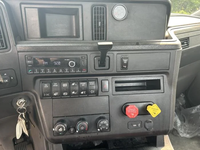 2024 International LT — photo 13
