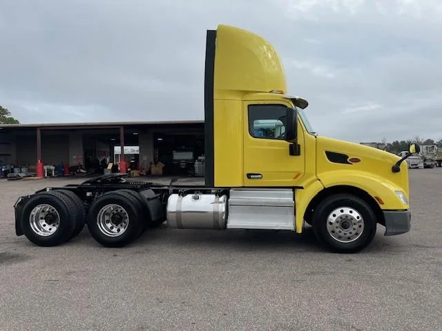 2021 Peterbilt 579 - image 7
