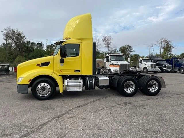 2021 Peterbilt 579 - image 3