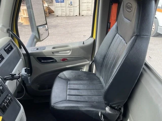 2021 Peterbilt 579 - image 14