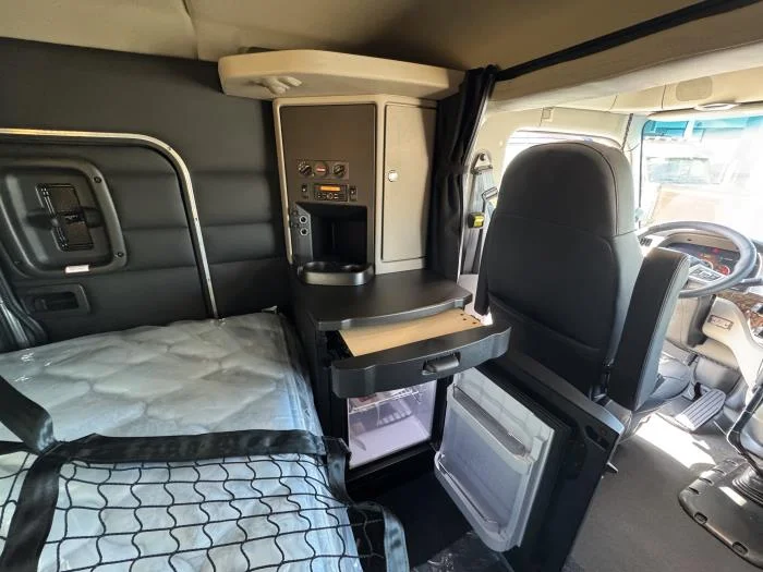 2027 Peterbilt 589 - image 14