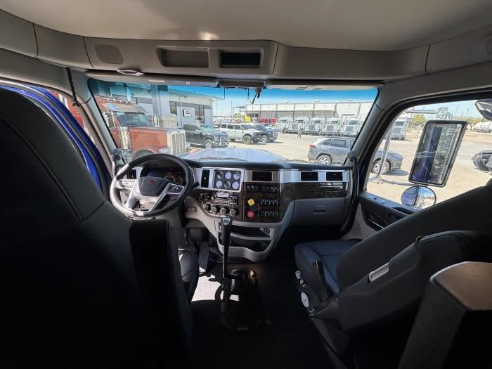 2027 Peterbilt 589 - image 16