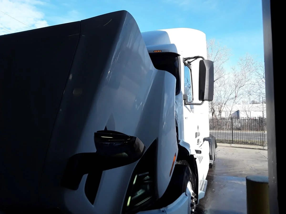 2020 Volvo VNR 640 in Kansas City, MO