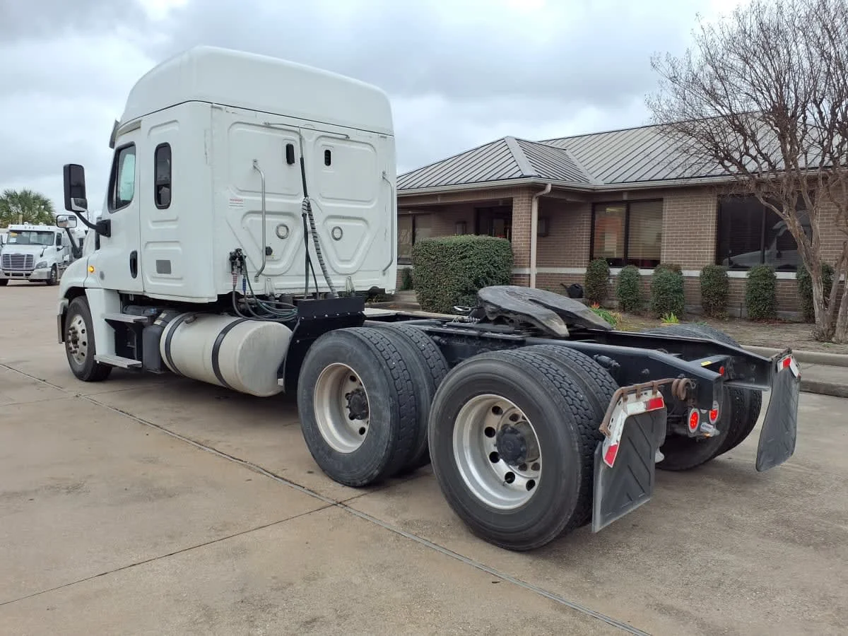 2020 Freightliner Cascadia - image 6