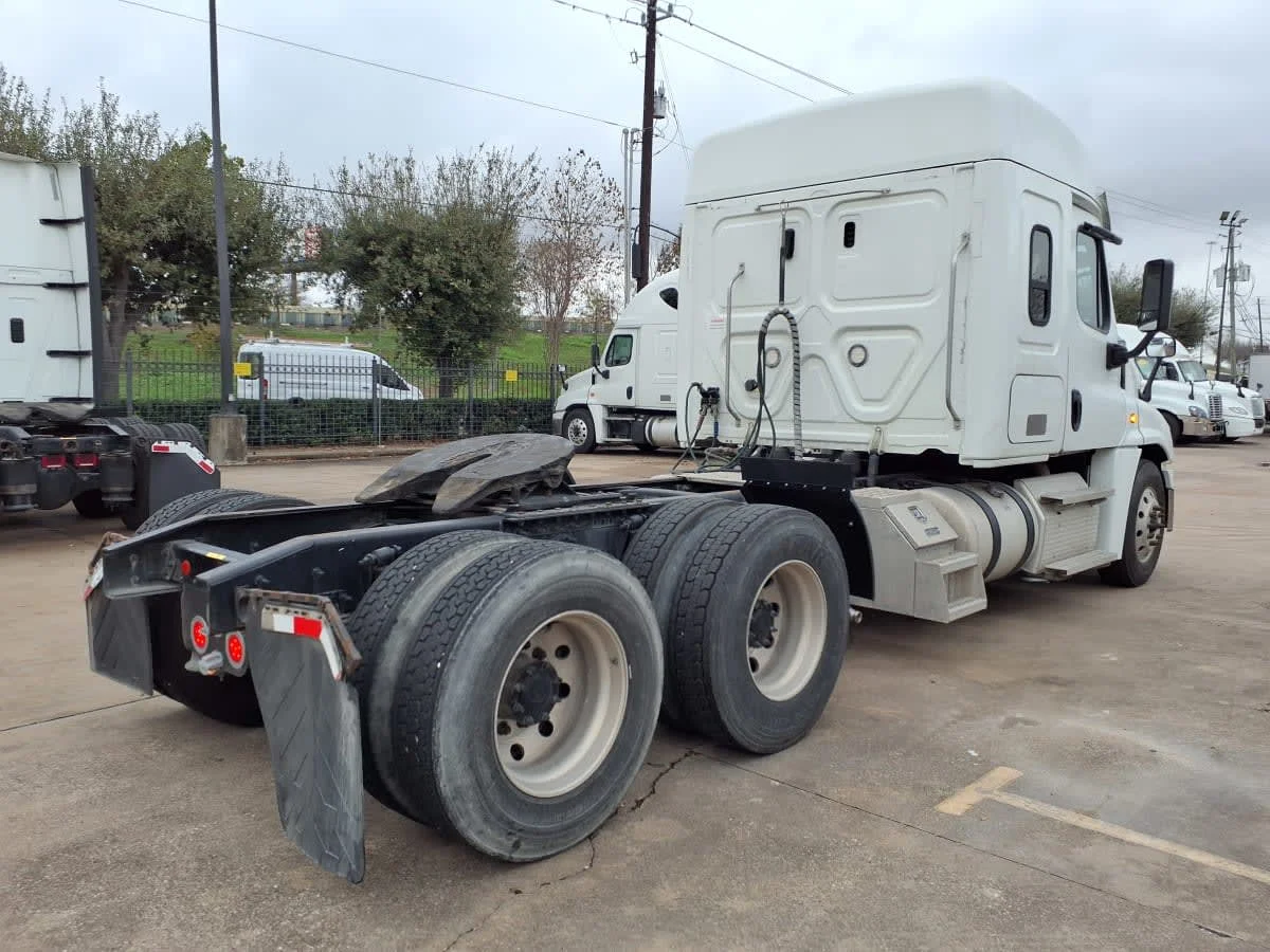 2020 Freightliner Cascadia - image 4