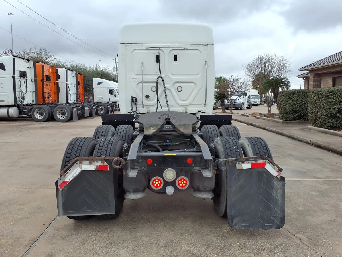 2020 Freightliner Cascadia - image 5