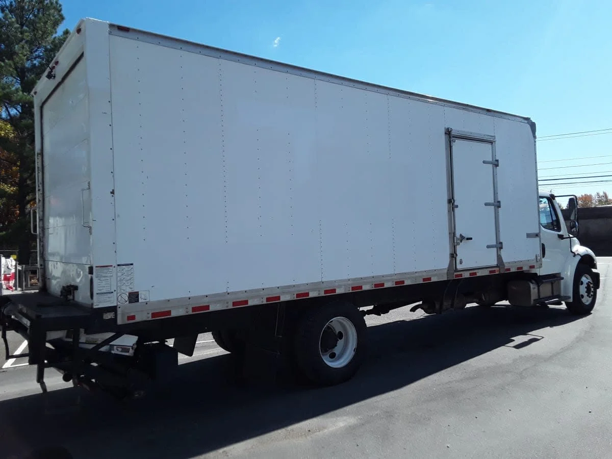 2017 Freightliner M2 106 - image 4