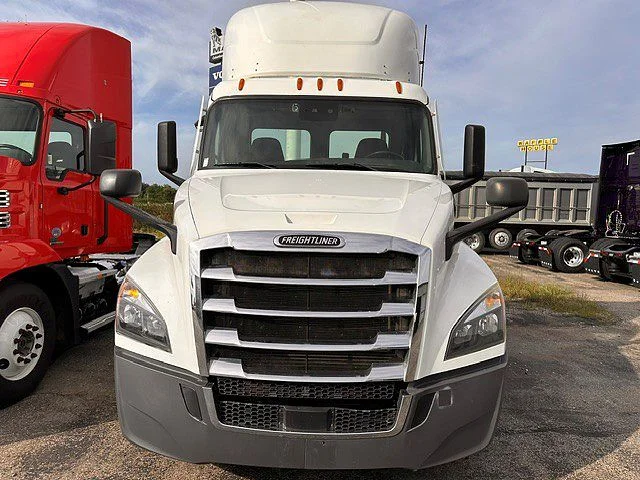 2021 Freightliner Cascadia in London, OH — photo 2