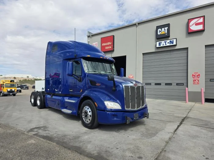 2022 Peterbilt 579 in El Paso, TX — photo 4