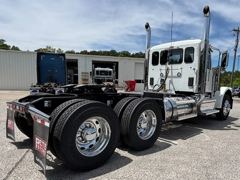2027 Peterbilt 589 in Baltimore, MD — photo 12