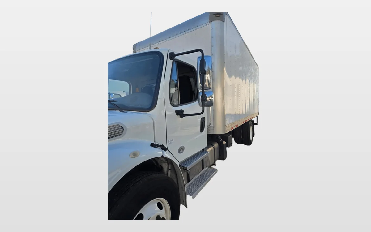 2018 Freightliner M2 106 - image 1