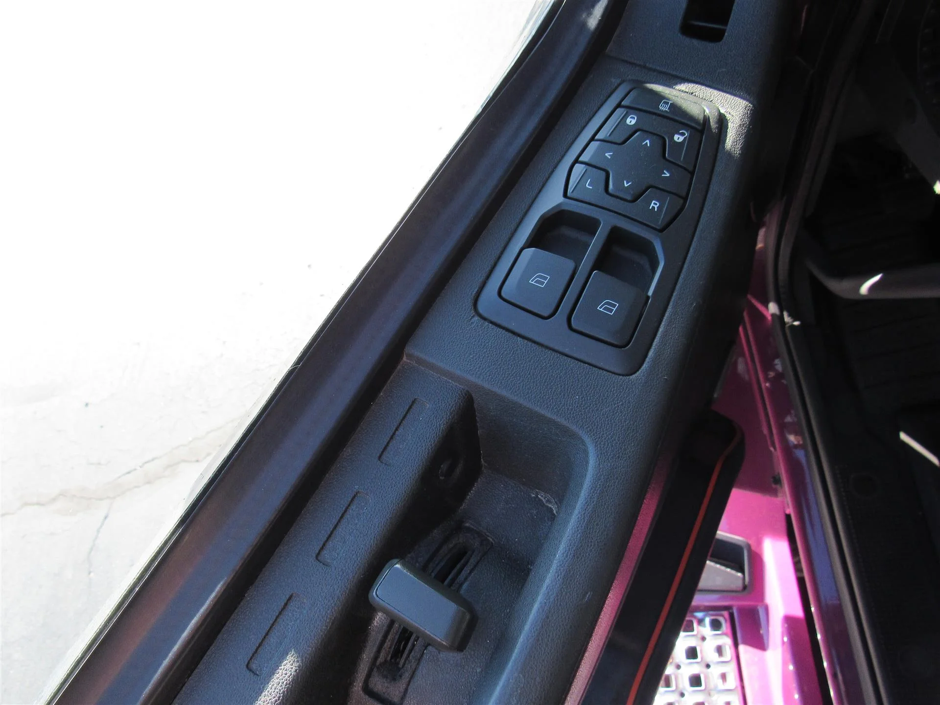 2020 Volvo VNL 860 - image 10