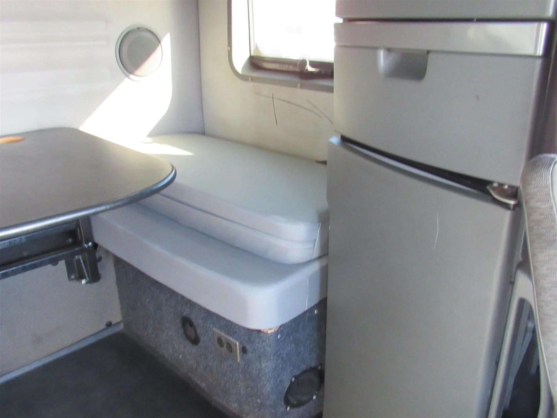 2020 Volvo VNL 860 - image 5