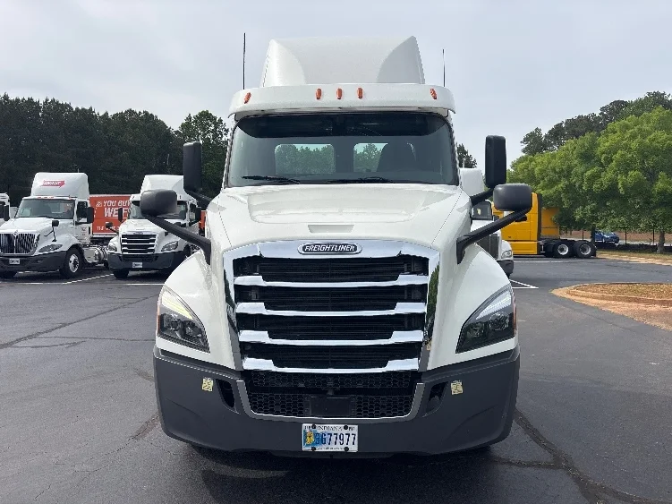 2020 Freightliner Cascadia in Forest Park, GA — photo 2