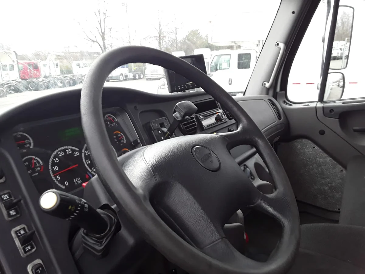 2018 Freightliner M2 106 - image 11