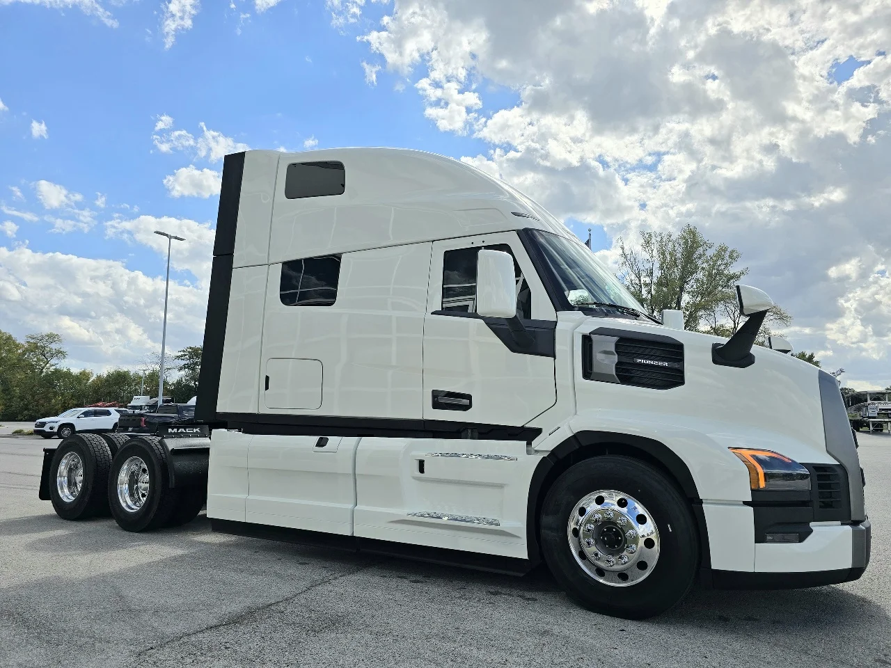 2026 Mack Pinnacle in Toledo, OH — photo 4