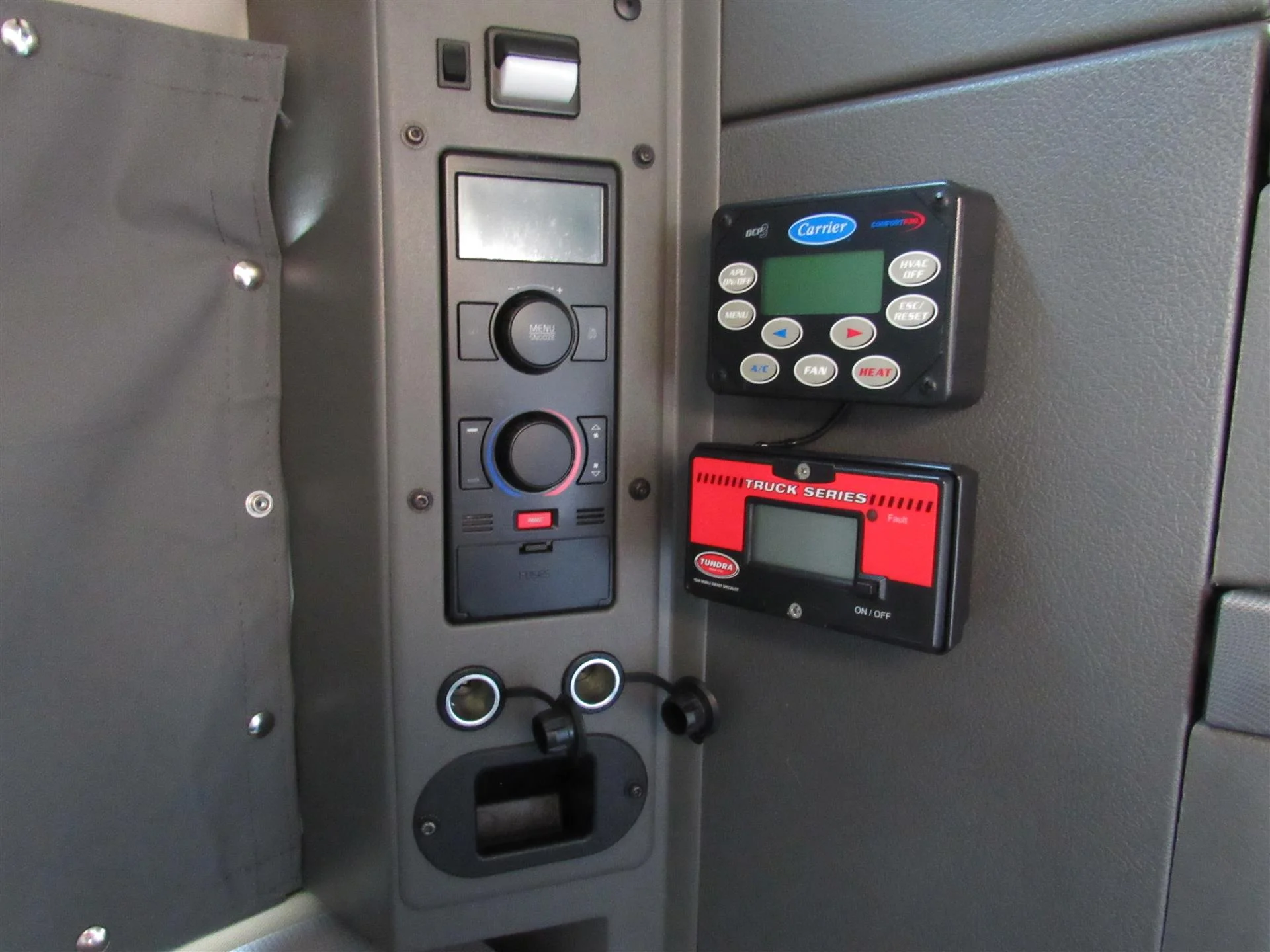 2022 Volvo VNL 860 in Kansas City, MO — photo 27