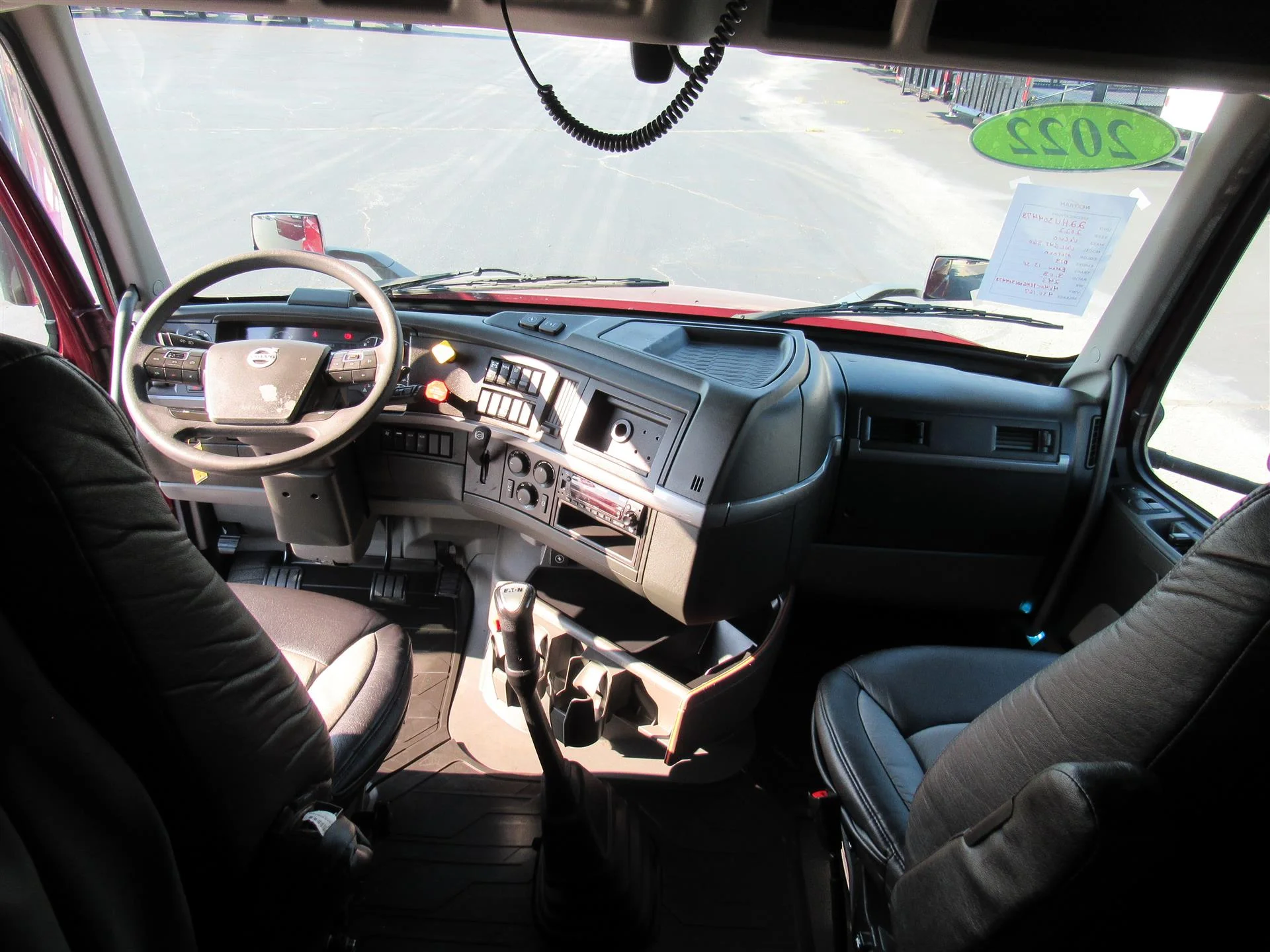 2022 Volvo VNL 860 in Kansas City, MO — photo 29
