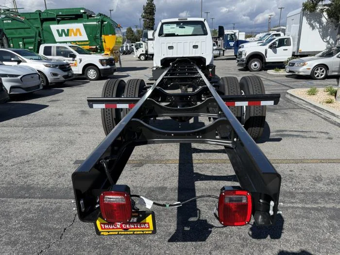 2027 Ford F-650 — photo 4