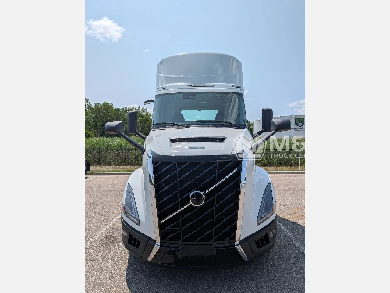 2025 Volvo VNL 300 in Sterling Heights, MI