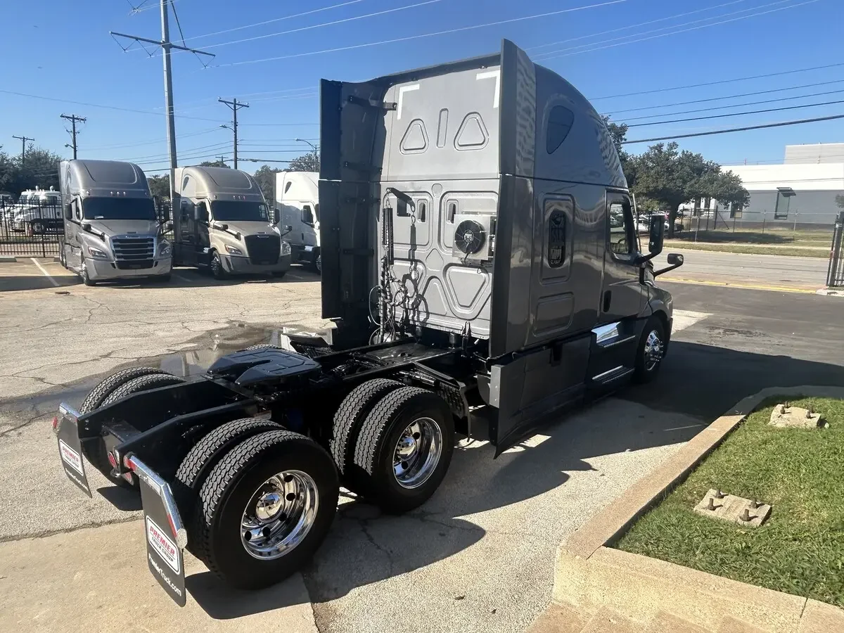 2021 Freightliner Cascadia in North Texas, TX — photo 5