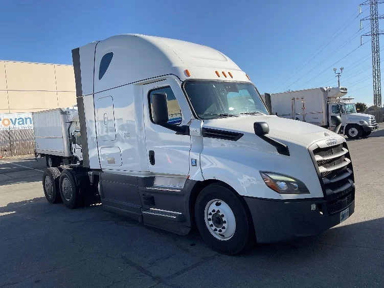 2023 Freightliner Cascadia in West Sacramento, CA