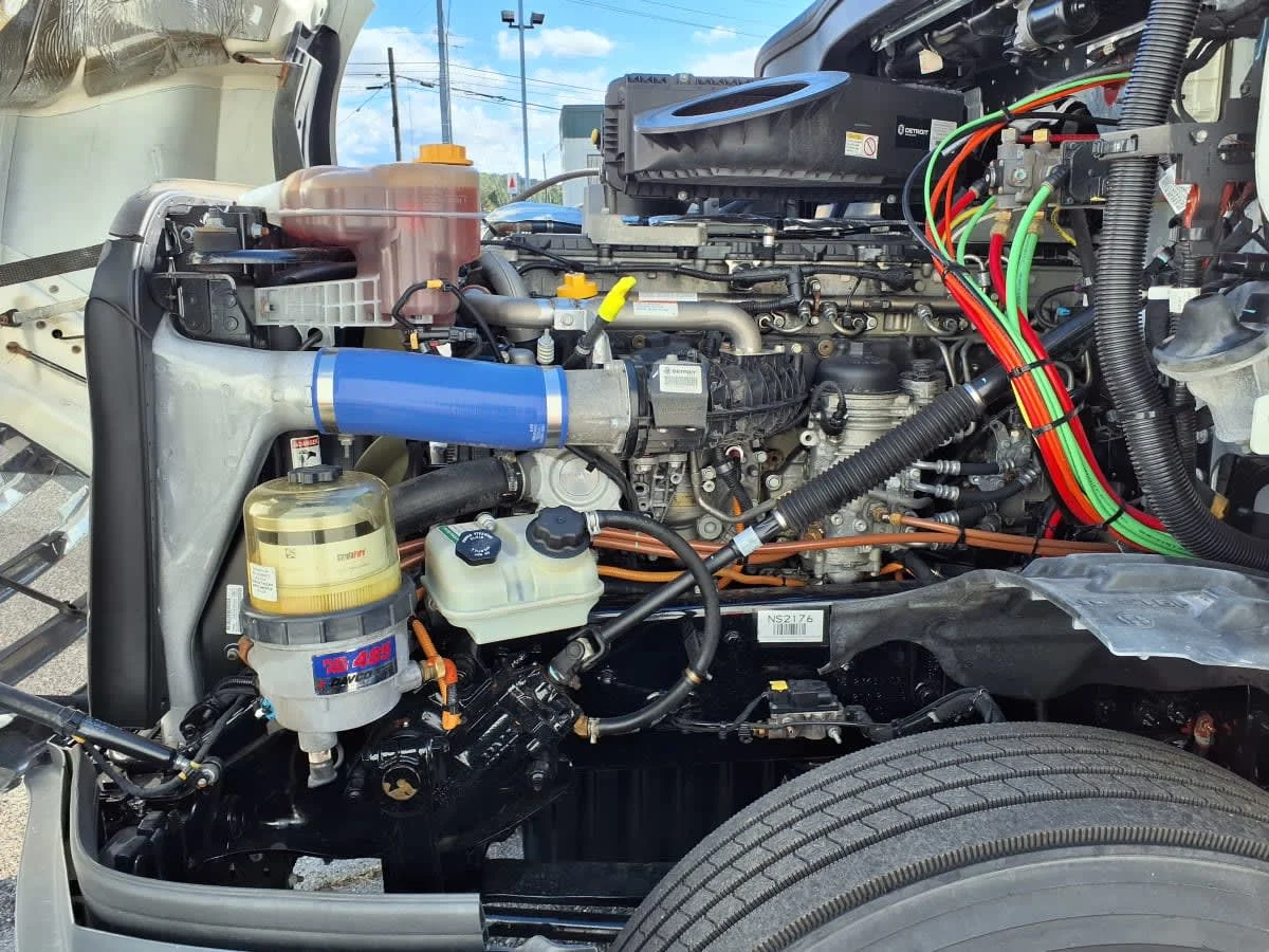 2022 Freightliner Cascadia - image 8