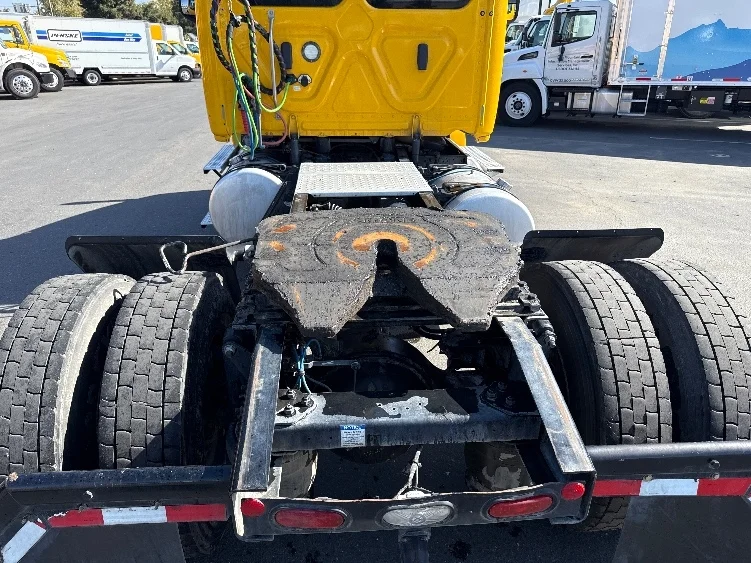 2022 Freightliner Cascadia - image 6