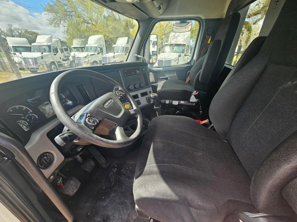 2019 Freightliner Cascadia in Orlando, FL — photo 7