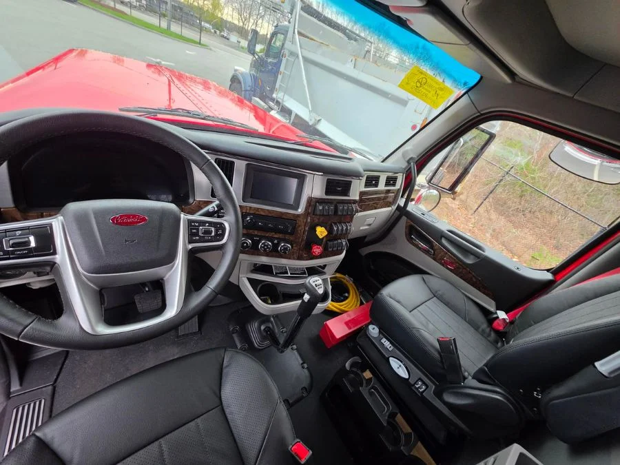 2027 Peterbilt 589 in Johnston, RI — photo 10