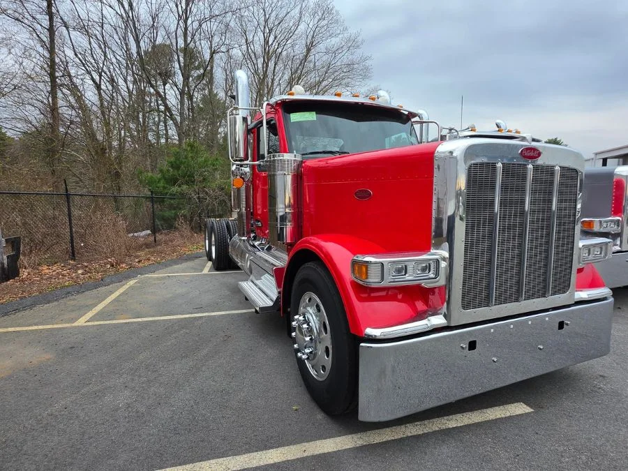 2027 Peterbilt 589 in Johnston, RI — photo 9