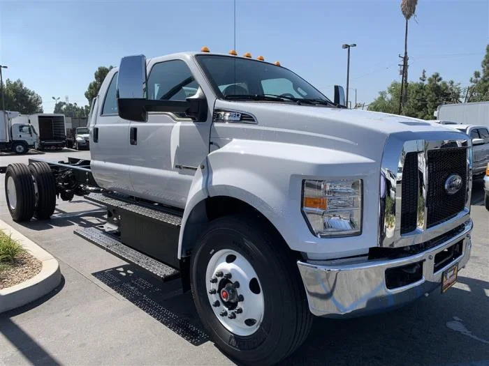 2027 Ford F-650 — photo 7