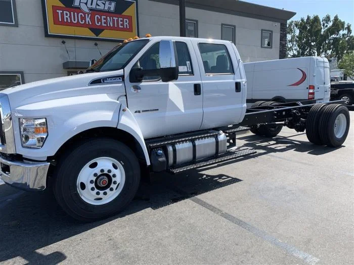 2027 Ford F-650 — photo 3