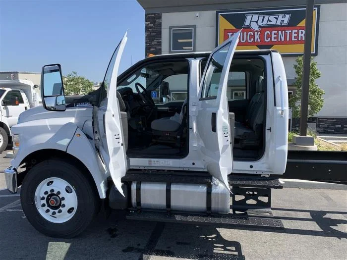 2027 Ford F-650 — photo 12