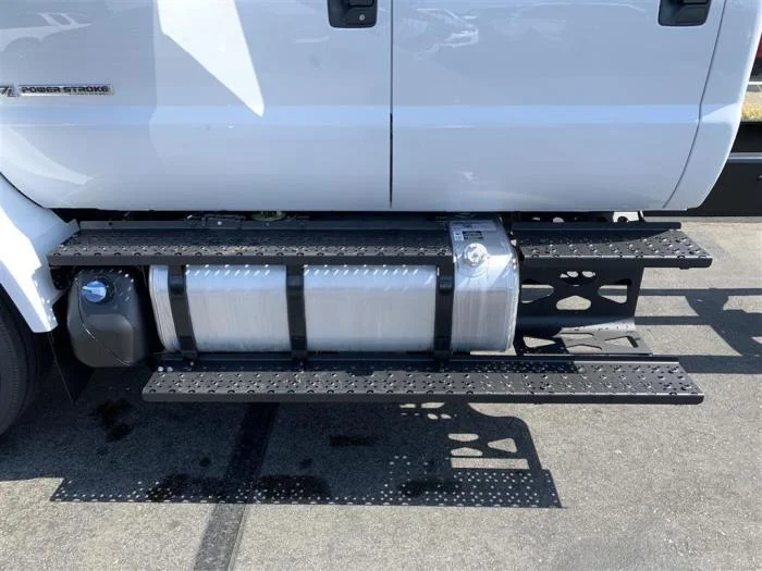 2027 Ford F-650 — photo 11