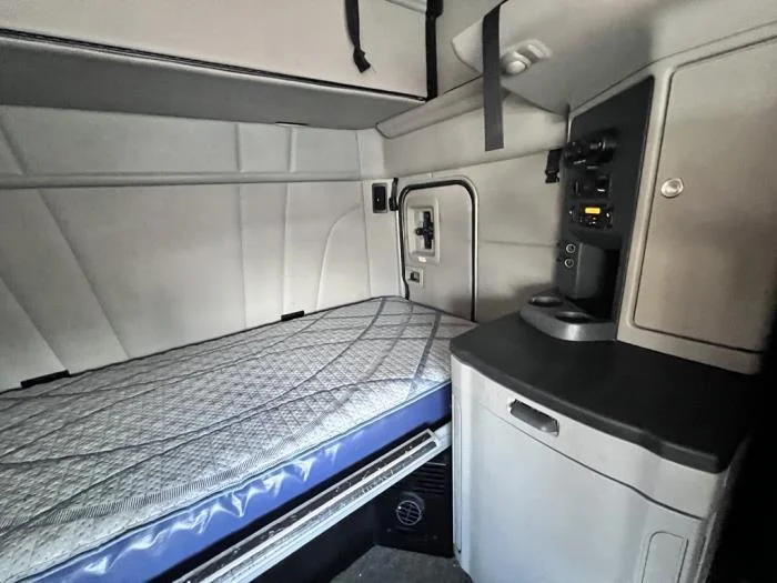 2022 Peterbilt 579 - image 16