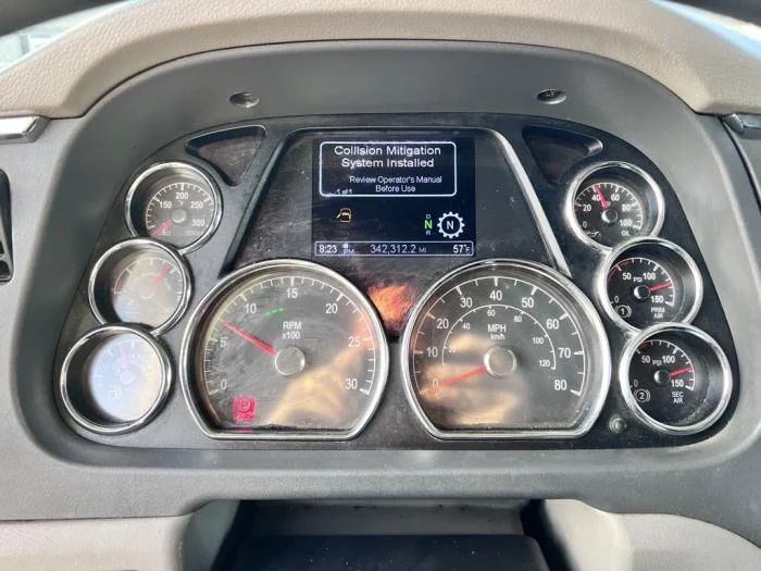 2022 Peterbilt 579 - image 10