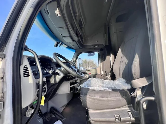 2022 Peterbilt 579 - image 9