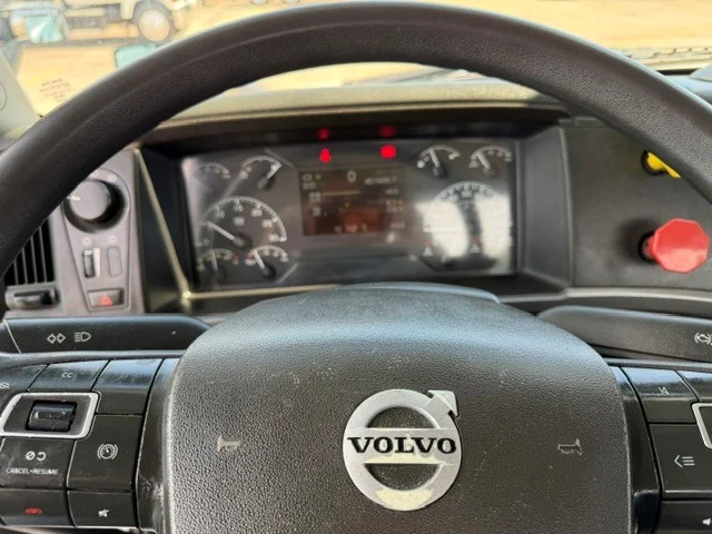 2018 Volvo VNR 640 in Wichita, KS — photo 10