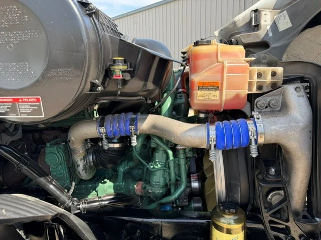 2018 Volvo VNR 640 in Wichita, KS — photo 21