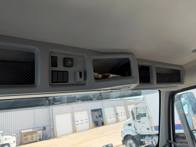 2018 Volvo VNR 640 in Wichita, KS — photo 16
