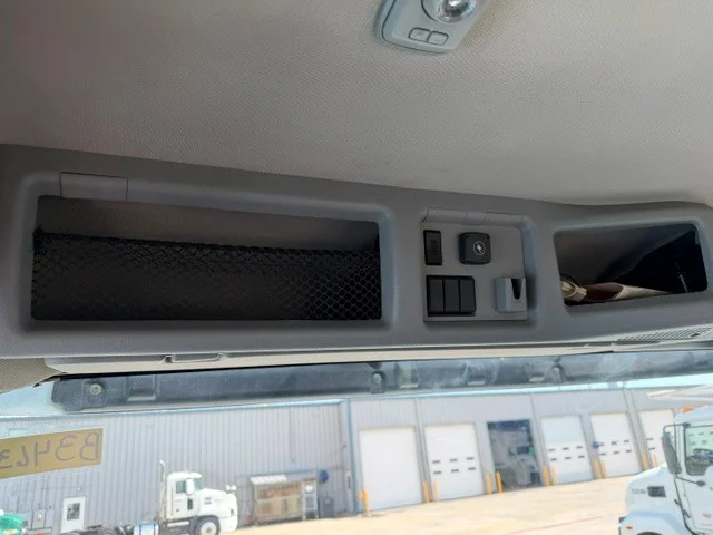 2018 Volvo VNR 640 in Wichita, KS — photo 17