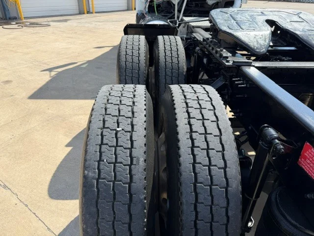 2018 Volvo VNR 640 in Wichita, KS — photo 7