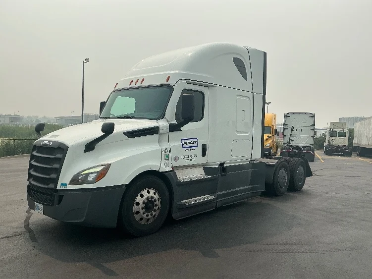 2022 Freightliner Cascadia in La Porte, IN — photo 3