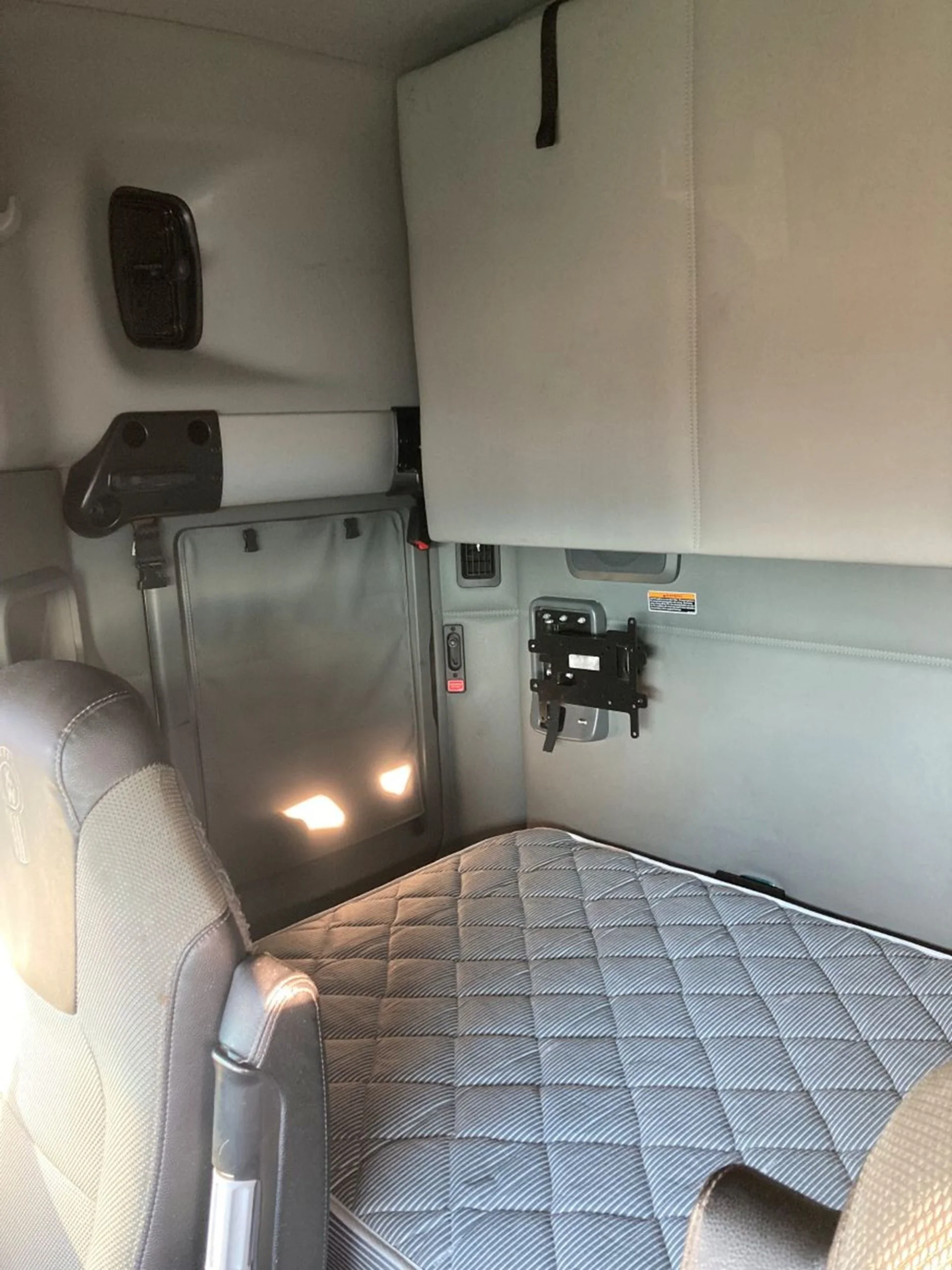 2020 Kenworth T680 - image 5