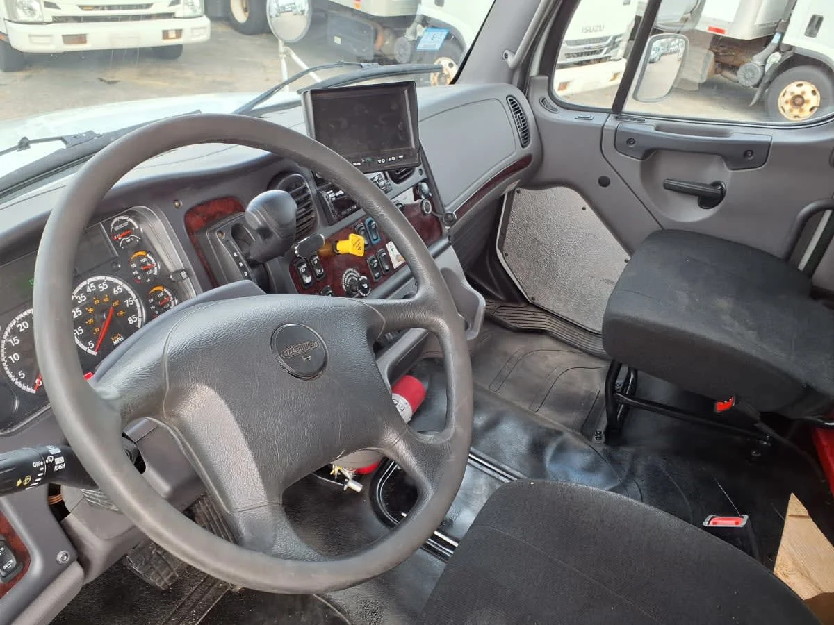 2020 Freightliner M2 106 - image 7